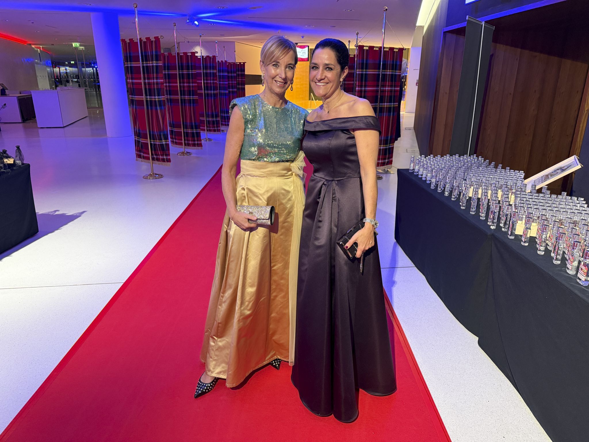 Festlich erschienen Elisabeth Rechfelden und Ines Arnold-Humpeler