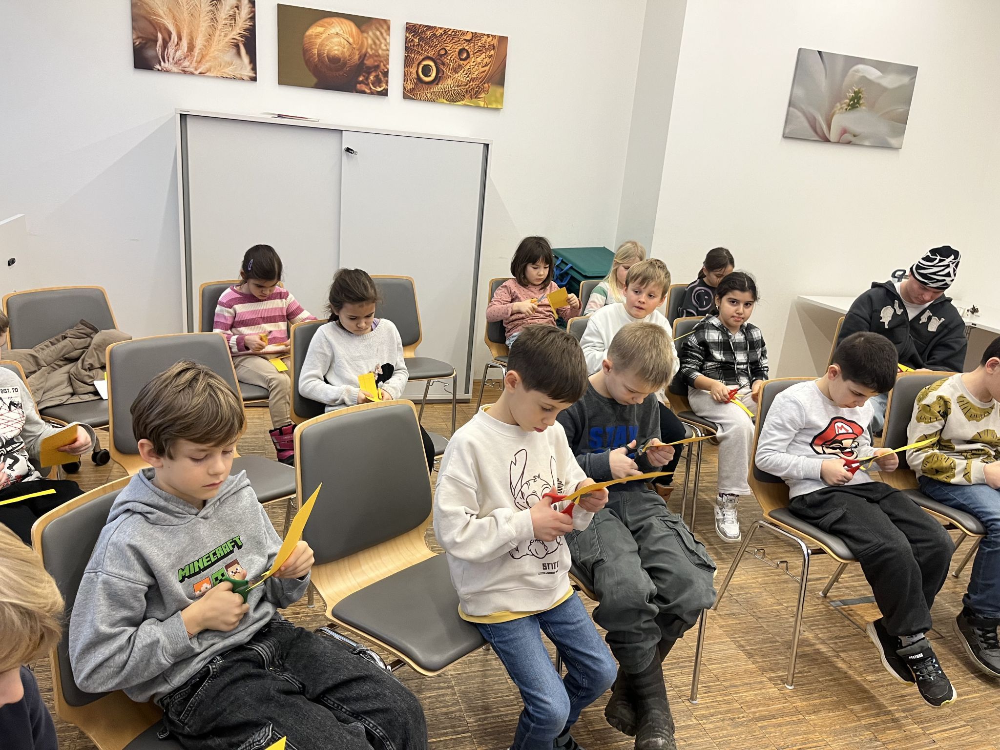 Nach der Theorie folgte das Basteln, um das Erlernte in die Praxis umzusetzen. 