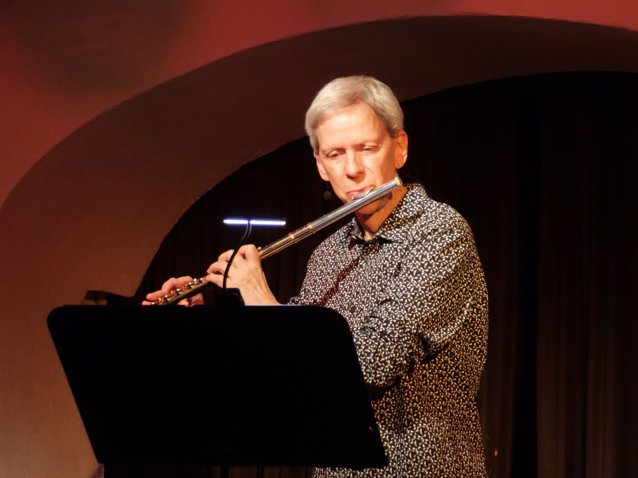 Günter Wehinger entfachte auf der Flöte ein Feuerwerk an Improvisationskunst.