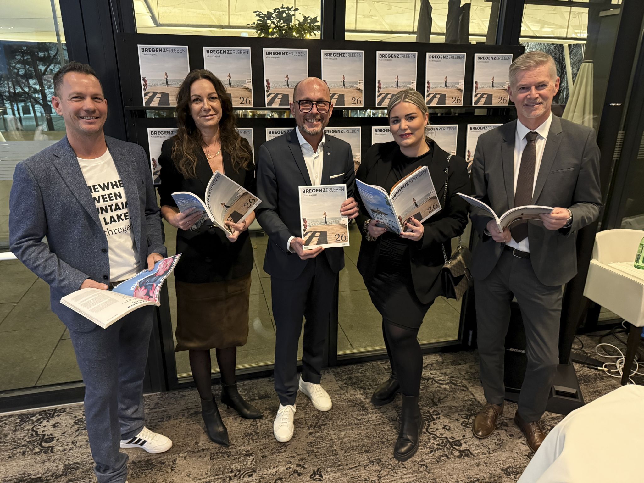 Robert S. Salant, Petra Wolfgang, Bgm. Michael Ritsch, Christina Egger und Casino Dir. Bernhard Moosbrugger mit dem neuen BREGENZERLEBEN 26