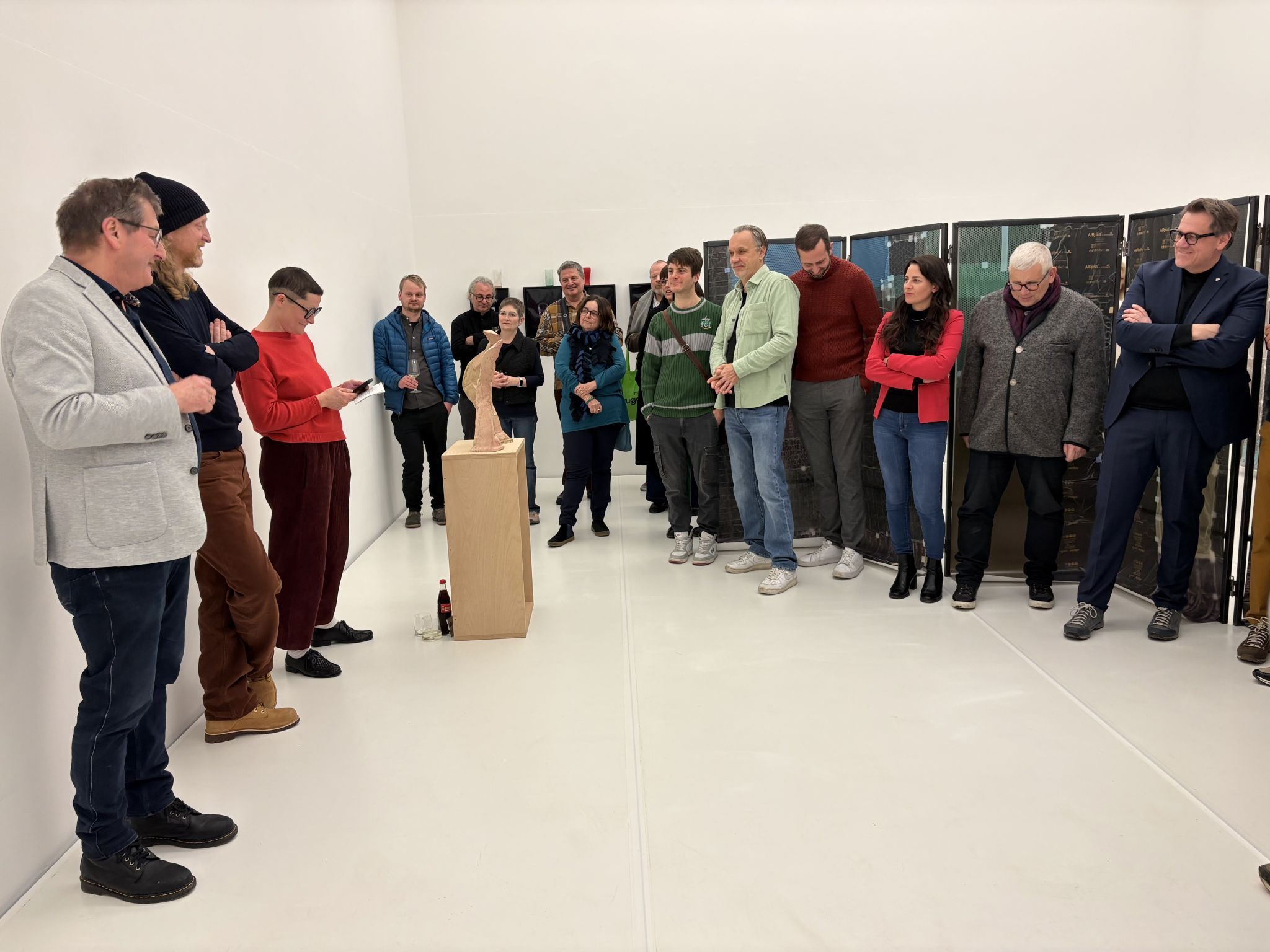 Wolfgang Maurer (l.), Georg Petermichl (2. v. l.) und Christine Lederer (3. v. l.) freuten sich über den mehr als gelungenen Start zur Ausstellung 