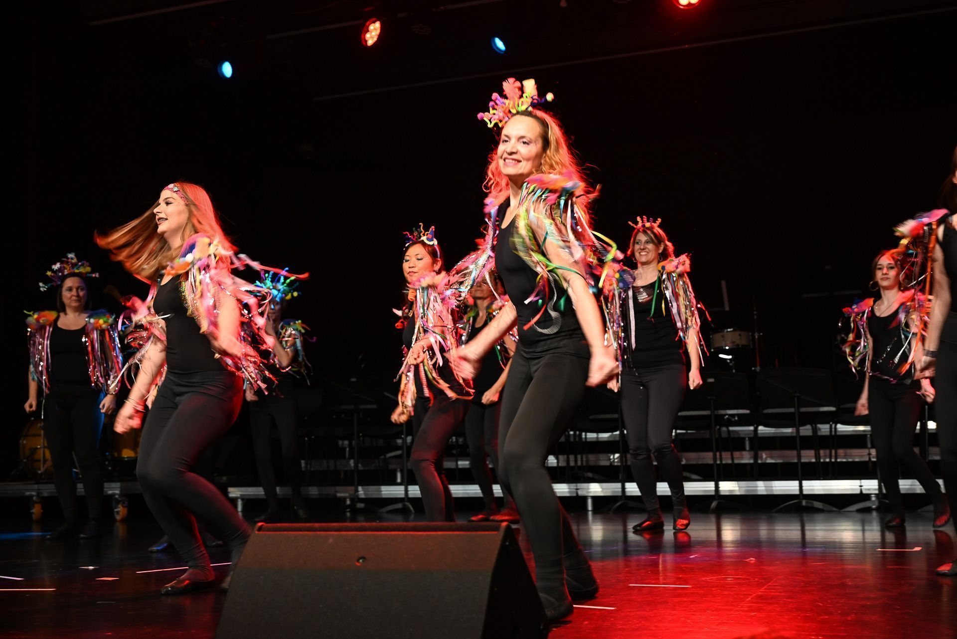 Das Tanzensemble tanzte zur Musik von Ricky Martin.