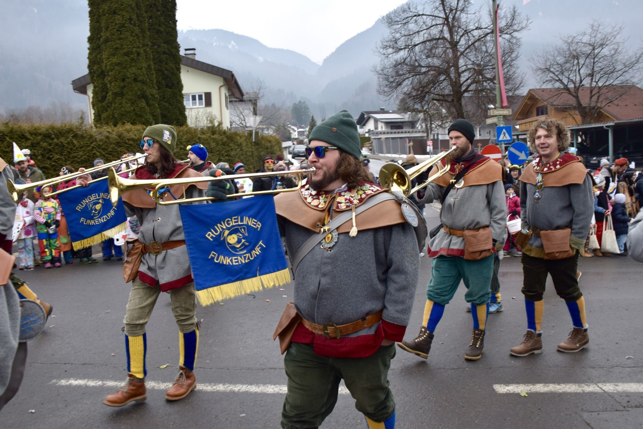 Der Fanfarenzug der Rungeliner Funkenzunft zählte zu den musikalischen Mitgestaltern des Fasnatumzuges.