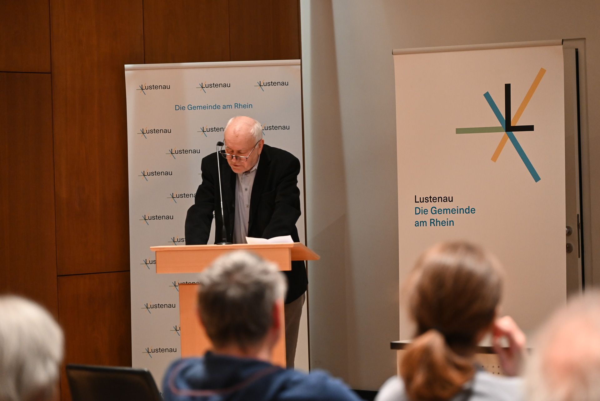 Mario F. Broggi hielt die Laudatio und würdigte die Ausgezeichneten für ihren Einsatz. 