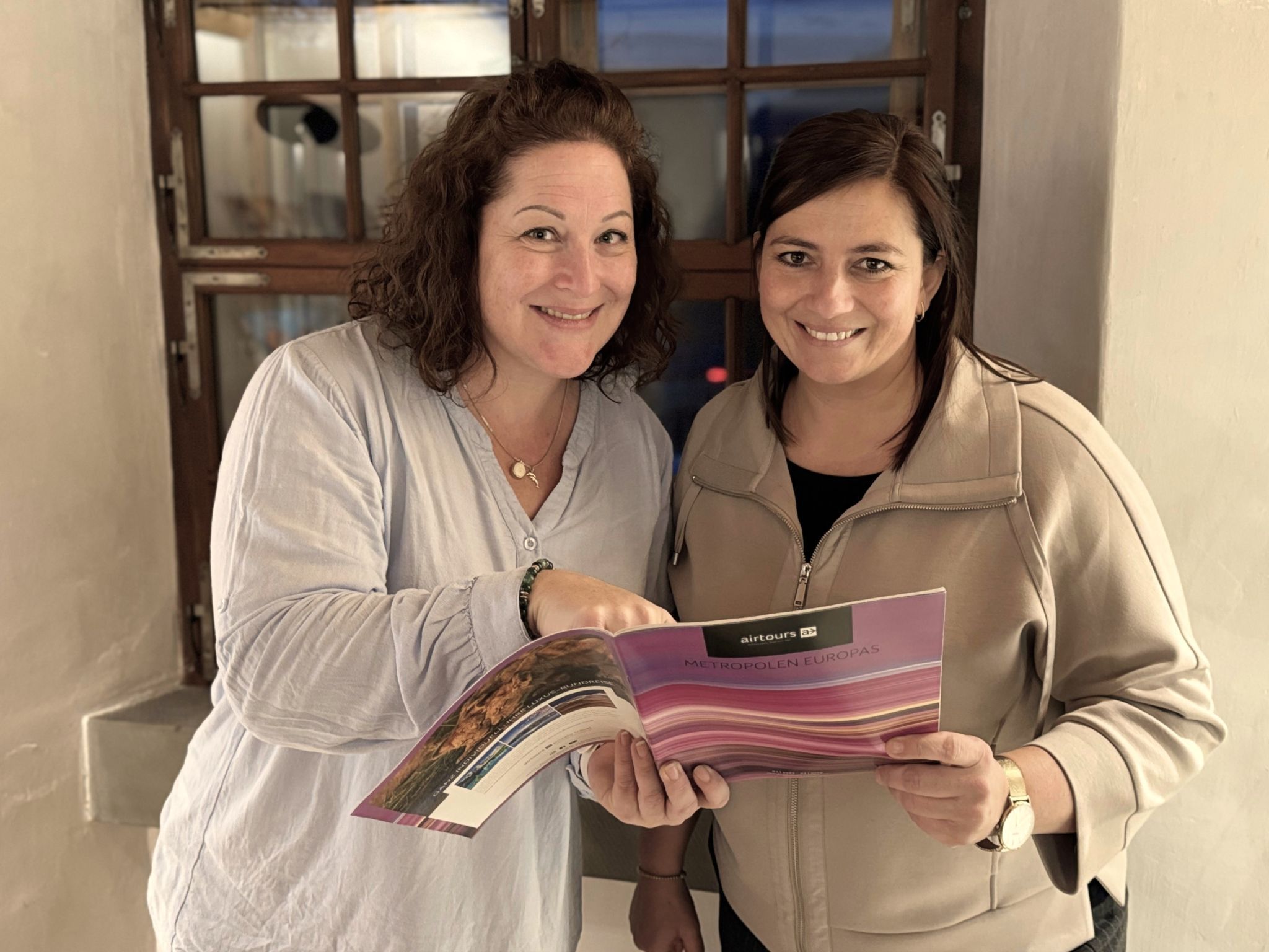 Traurednerin Julia Wechselberger und Natascha Hiller (Loackertours).