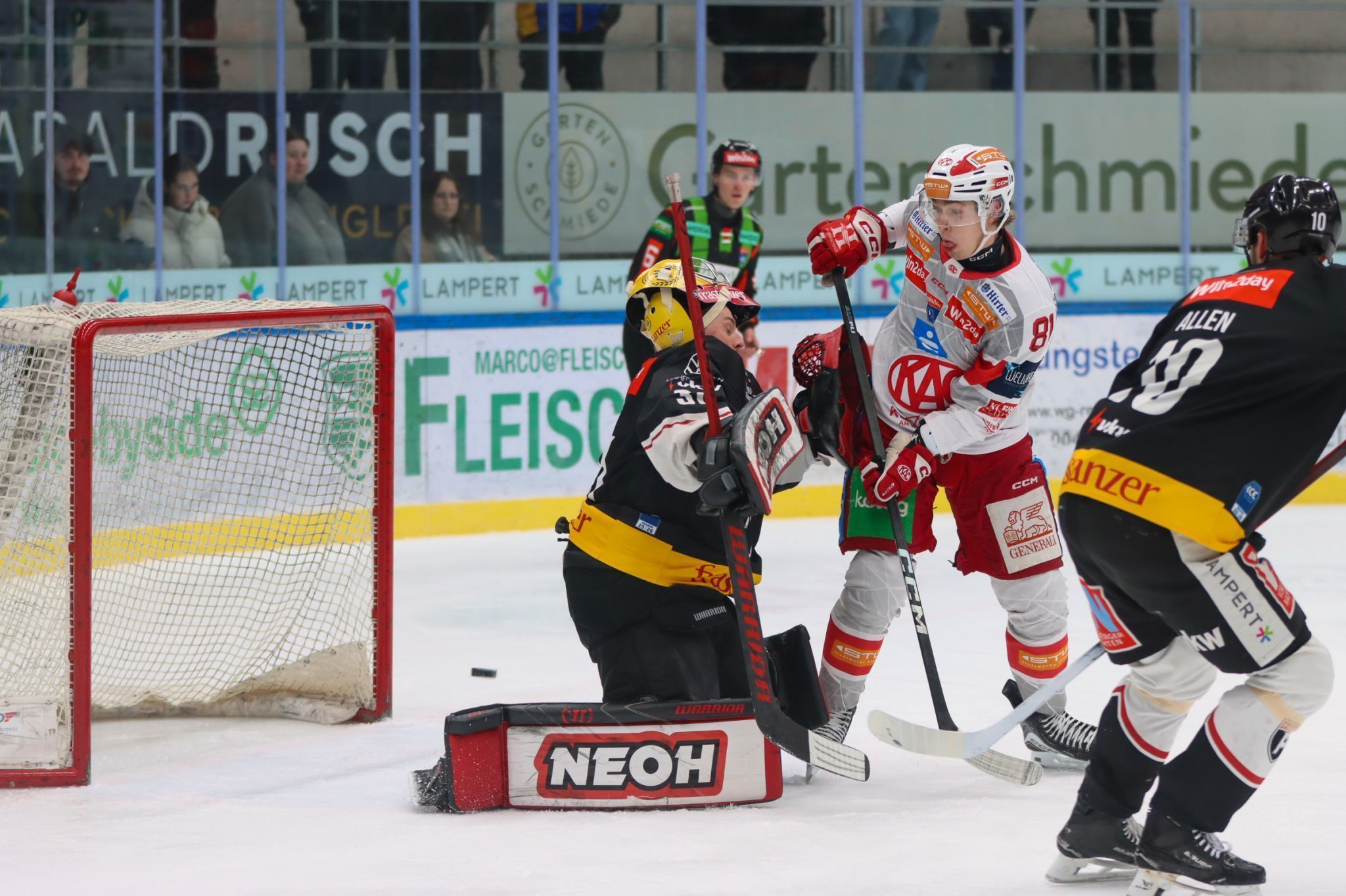 Pioneers-Torhüter Alex Caffi und sein Team stemmten sich mit viel Einsatz gegen die Niederlage. Am Ende setzte sich jedoch der Rekordmeister knapp durch. /(PIV-Rothmund)