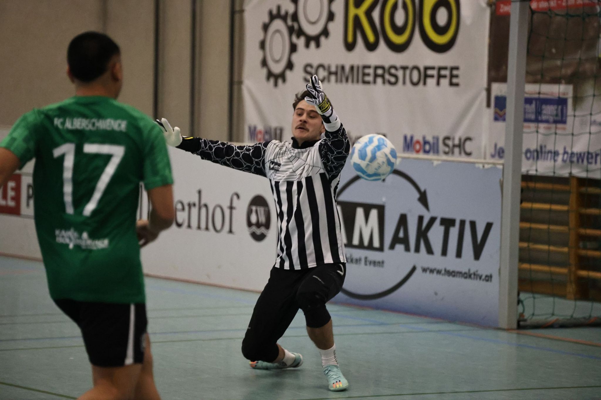 Alberschwende Kicker Kobe Bereuter trifft.KNOBEL