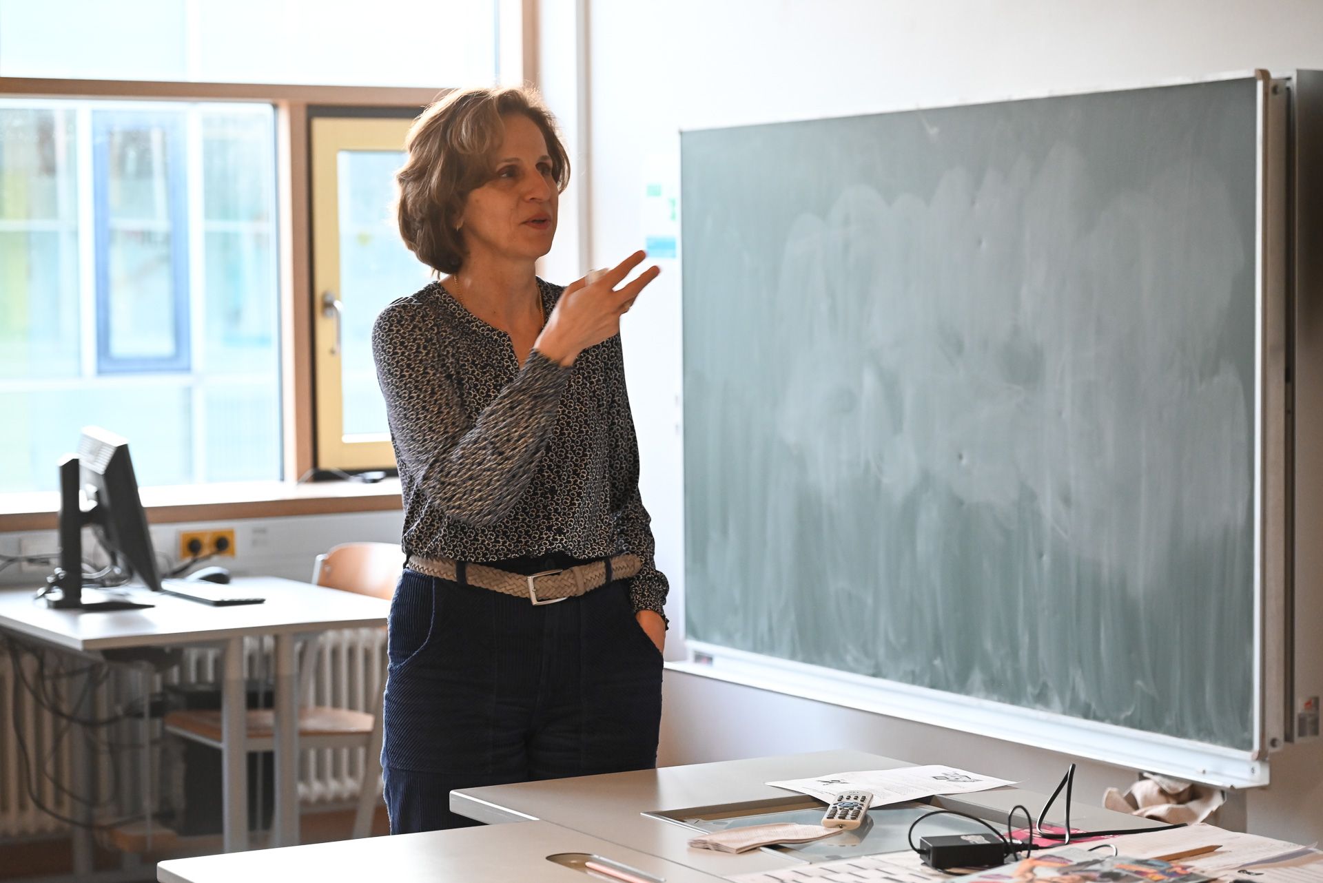 Die Direktorin lobte das Engagement der Schülerinnen und Schüler und freute sich, dass diese Aktion weitere Wellen geschlagen hatte.