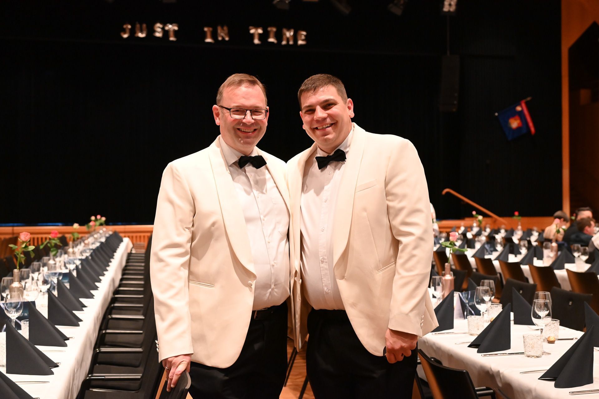 Organisierten einen atemberaubenden Feuerwehrball: Daniel Steinhofer und Milos Zivanovic.