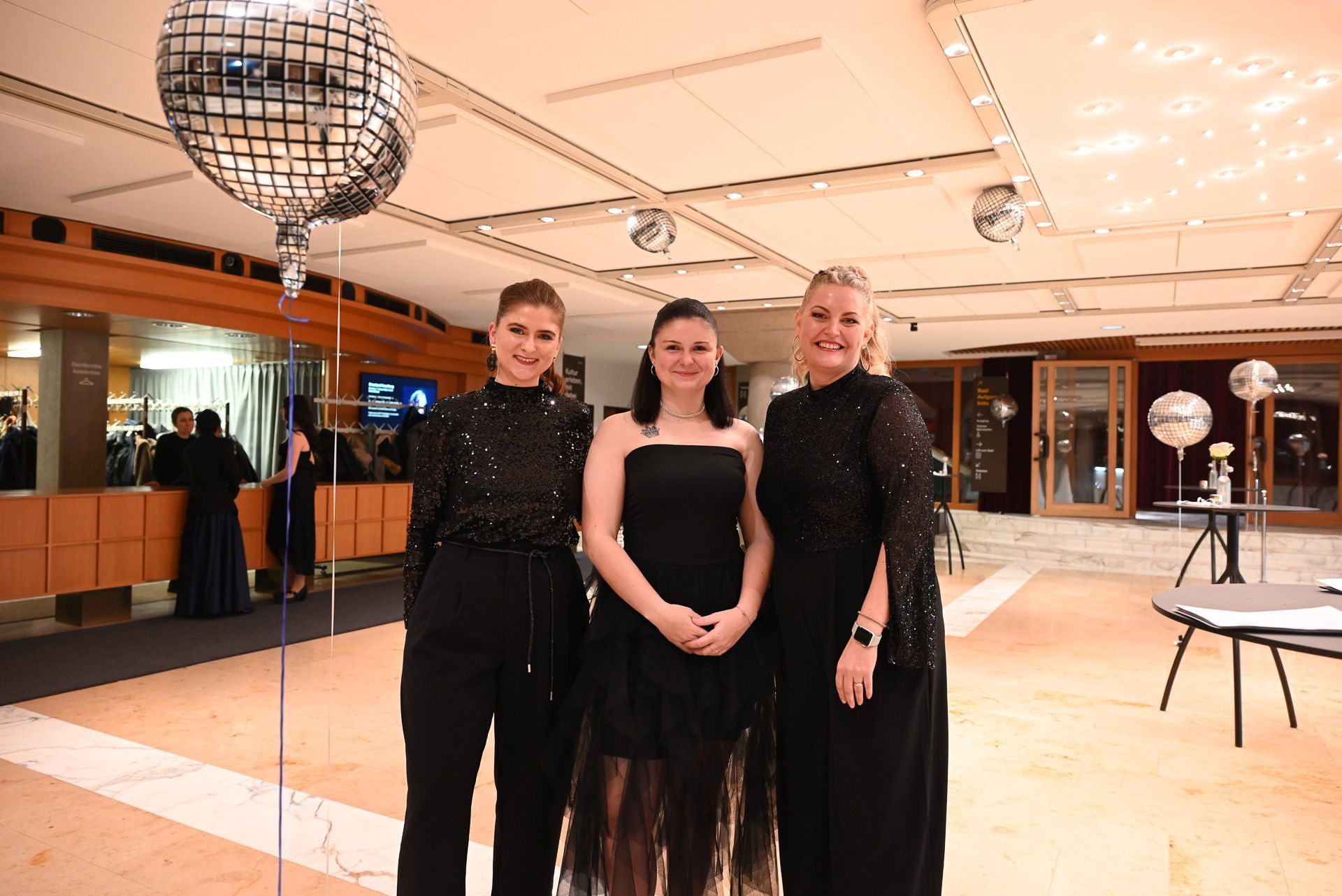 Führten durch den Abend: Das Moderationstrio Chiara Kopf, Chiara Sadjak und Mimi Schifferer.