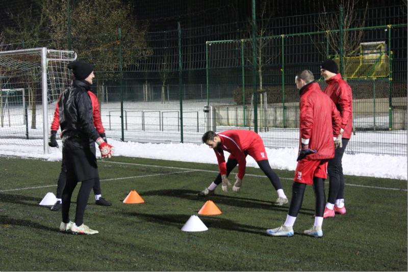 Die vier Torhüter mit Trainer Marc Gasser.