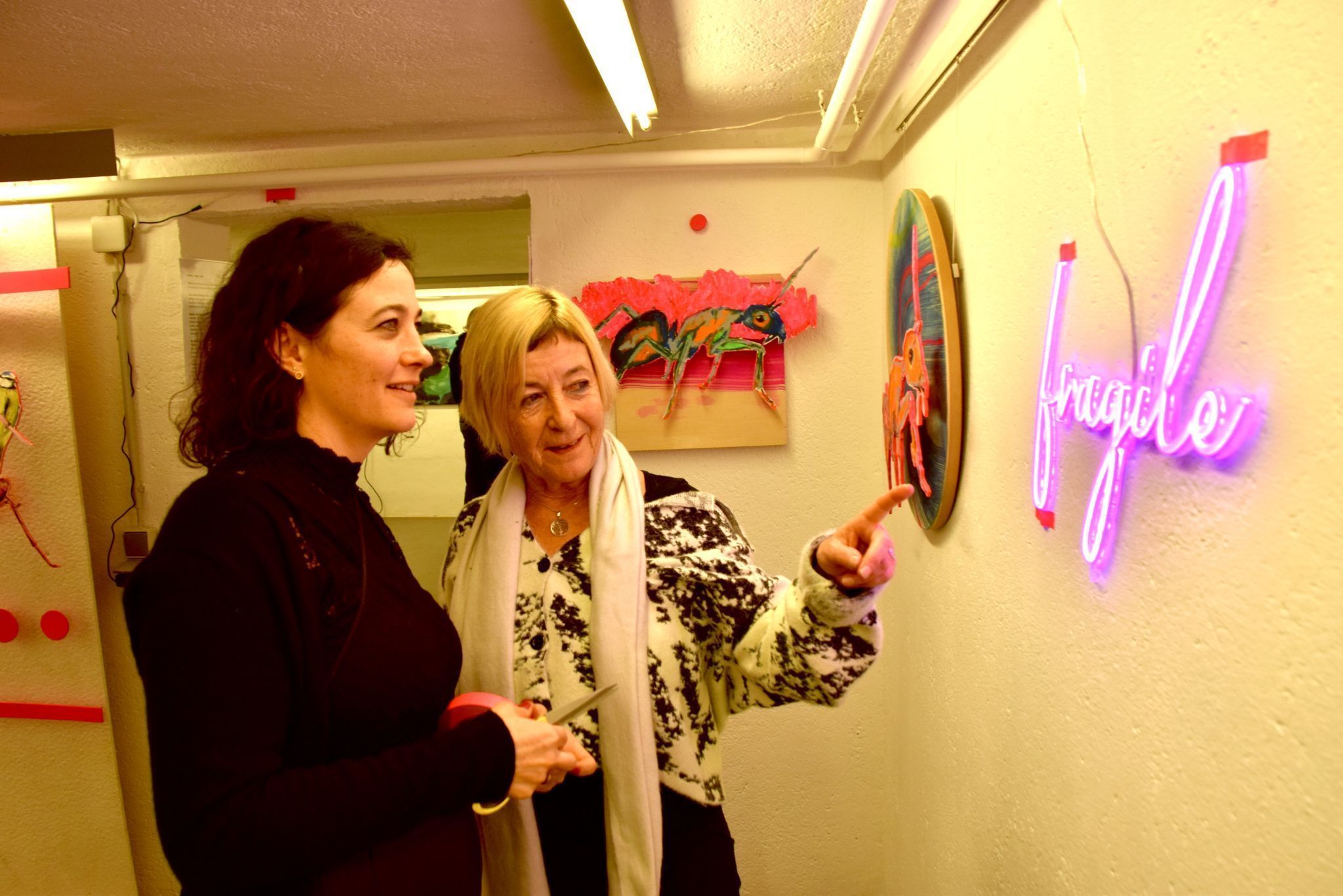 Zwei der drei ausstellenden Künstlerinnen in der MAP Kellergalerie, Rebecca Marent und Renate Wittwer