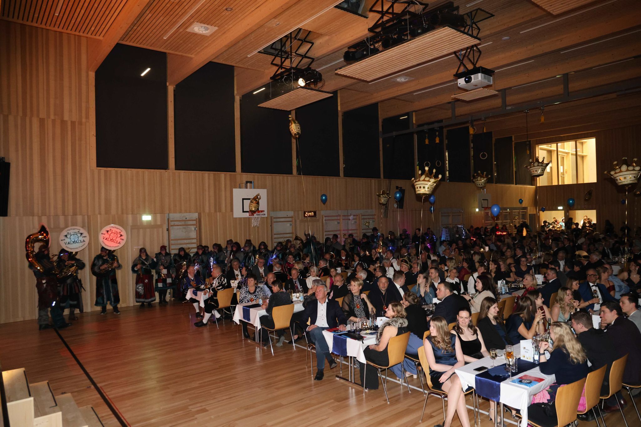 Im vollbesetzten Haus kamen die Gäste voll auf ihre Kosten.