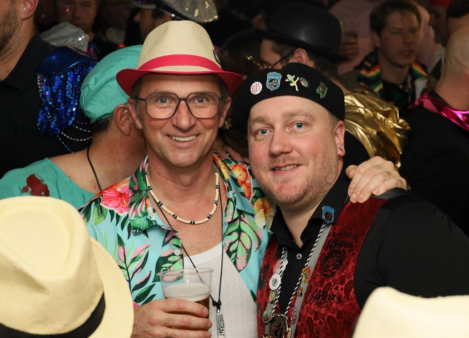 Hubert (Hörbranzer Prinz 2022/2023) und Tom (musikalischer Leiter der Leiblachtaler Schalmeien) vlnr