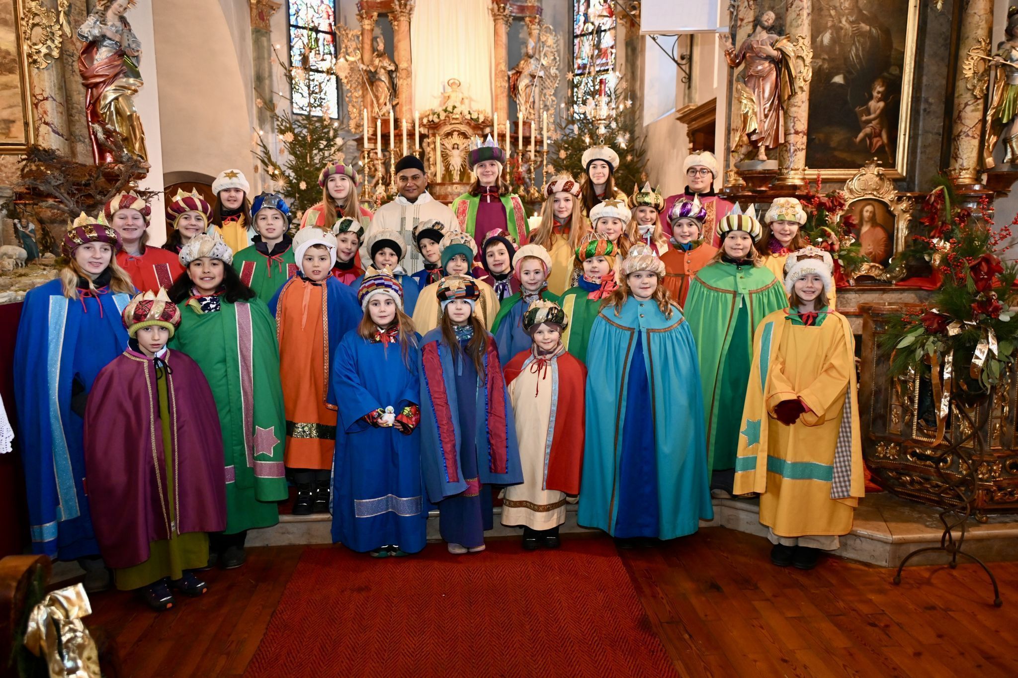 35 Mädchen und Buben waren zwei Tage bei Eiseskälte für die Kinder in Tansania unterwegs.