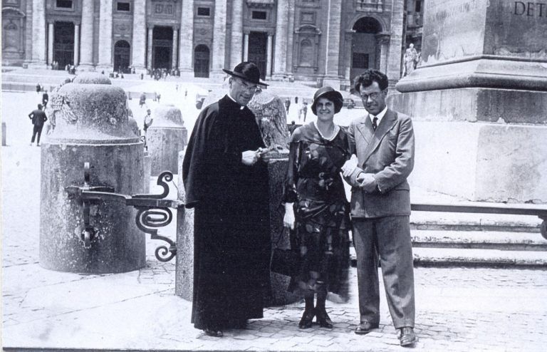 Carl Lampert - JJJJ - Mit Ehepaar auf Petersplatz.jpg