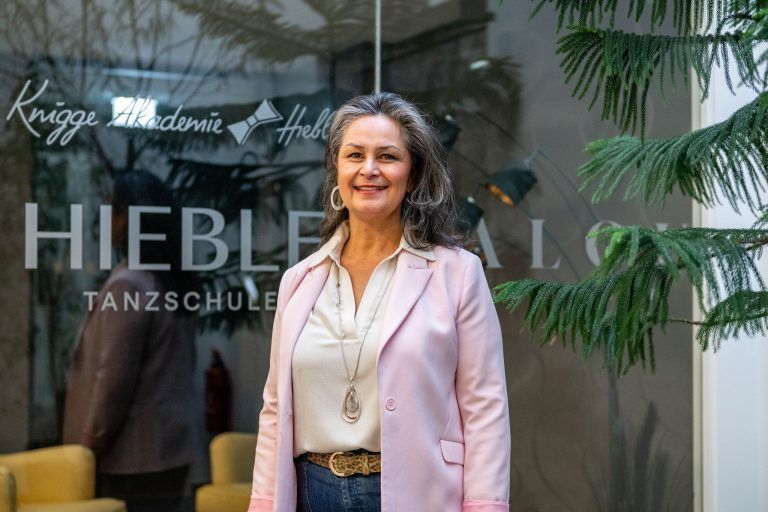 "Respekt und Wertschätzung sind ein Stück weit verloren gegangen" – warum Knigge heute wichtiger ist denn je