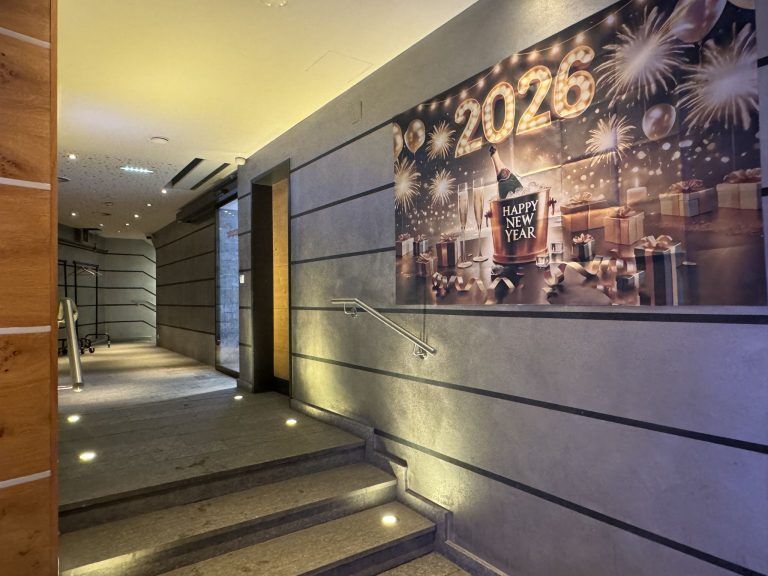 "Wir haben drei Ausgänge und ein starkes Sicherheitskonzept" - das ist der Fluchtweg im K.Club in Lech