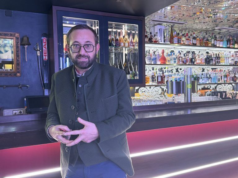 "Wir haben drei Ausgänge und ein starkes Sicherheitskonzept" - das ist der Fluchtweg im K.Club in Lech