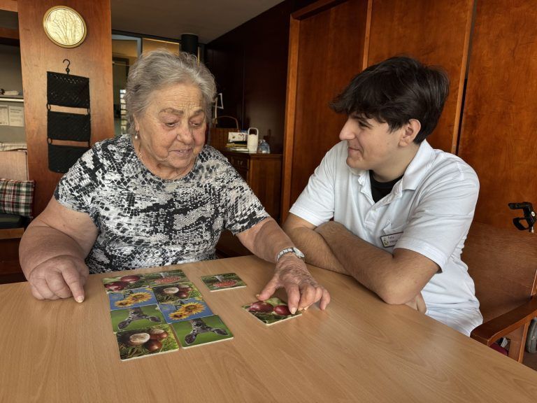 Senioren verraten ihr Geheimnis für ein langes Leben: "Wenn Musik läuft, tanze ich mit mir selbst"