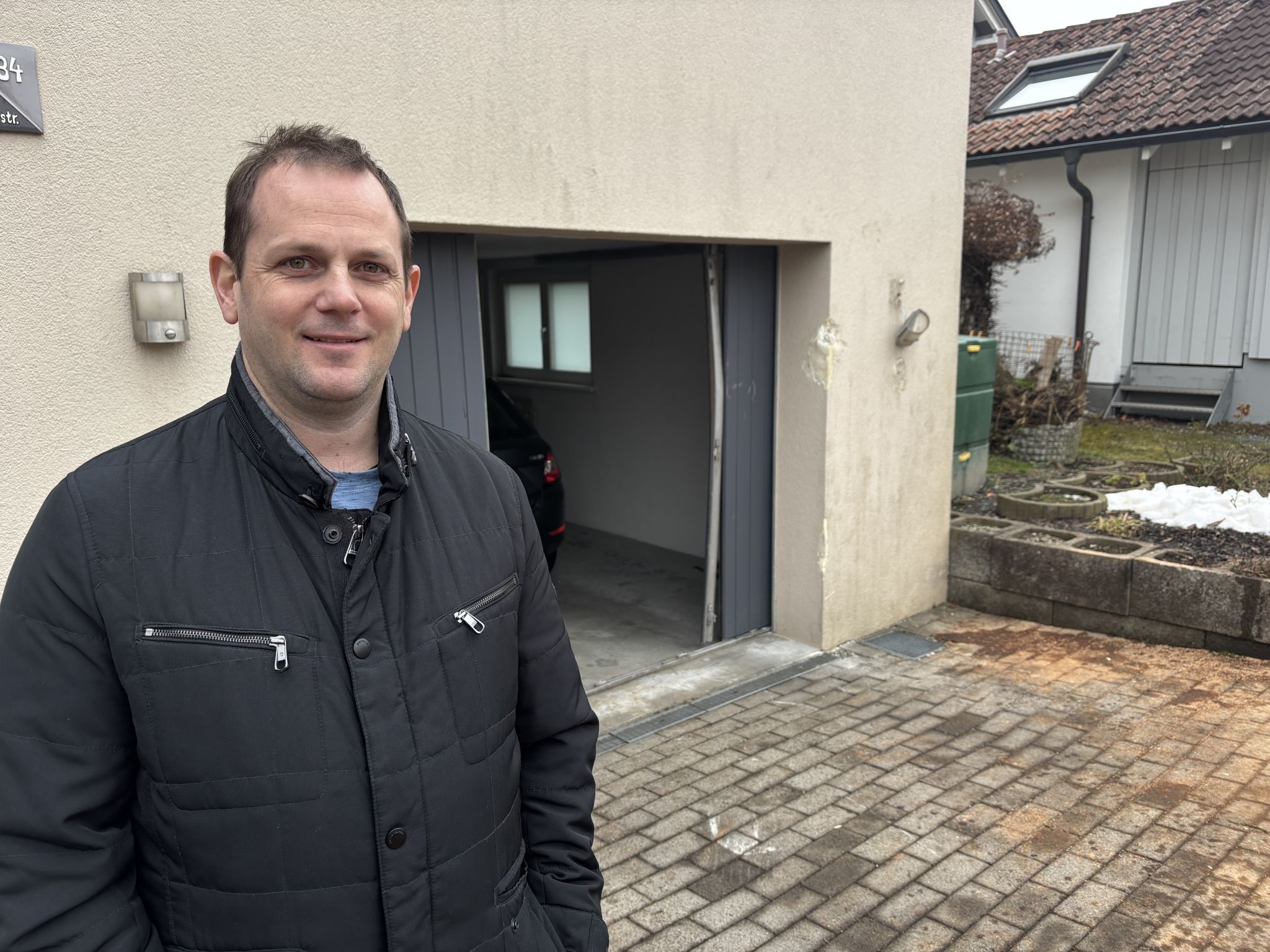 Auto krachte in Johannes Königs Garten – nun fordert er strengere Kontrollen: "Tempo 30 ist er definitiv nicht gefahren"