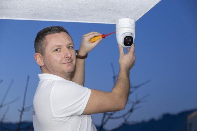 Achtung, Kamera! – Warum immer mehr Private ihr Zuhause überwachen lassen