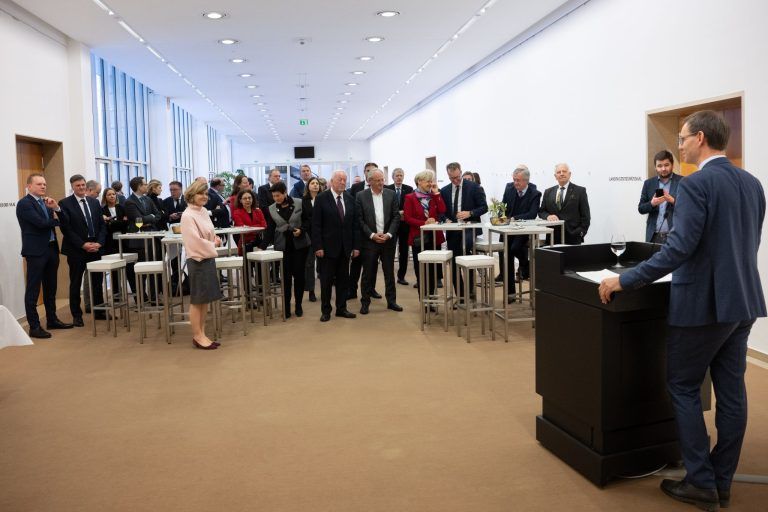 "Nicht gegeneinander, sondern international vernetzt miteinander"