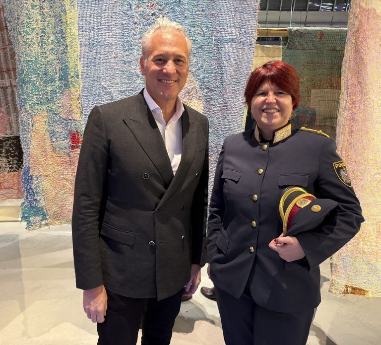 Martin Ohneberg und Landespolizeidirektorin Uta Bachmann