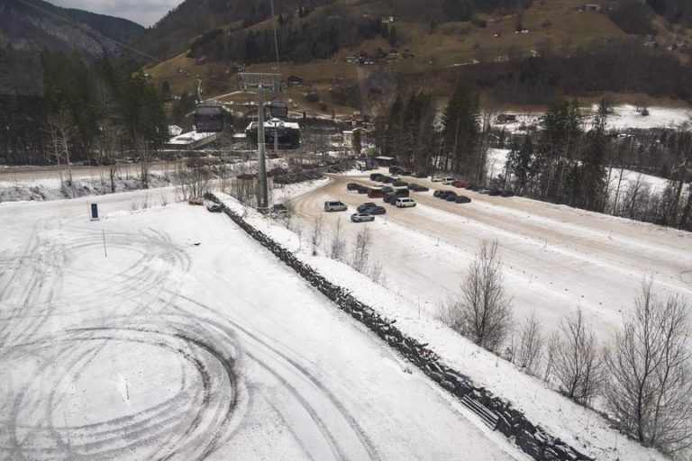 Sehnsüchtiges Warten auf "weißes Gold" vom Himmel