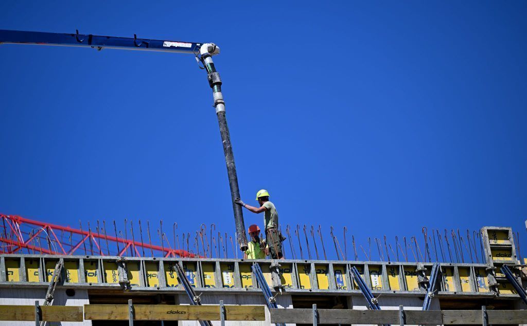 Bau schleppt sich aus der Krise