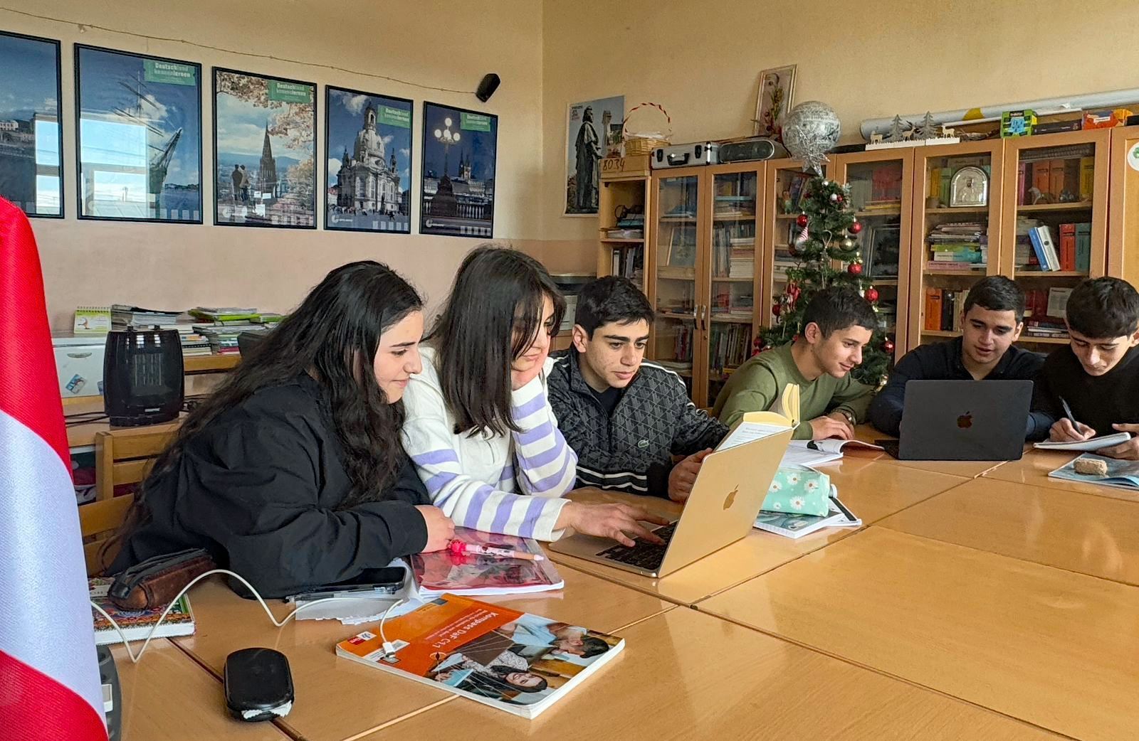 Die Notebooks werden von den Schülern in Armenien bereits fleißig genutzt. 