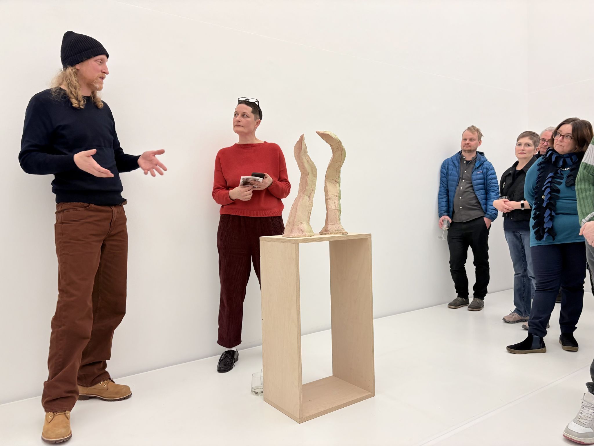 Der ausstellende Künstler Georg Petermichl im Gespräch mit allerArt Bludenz-Kuratorin Christine Lederer anlässlich der Eröffnung der Ausstellung 