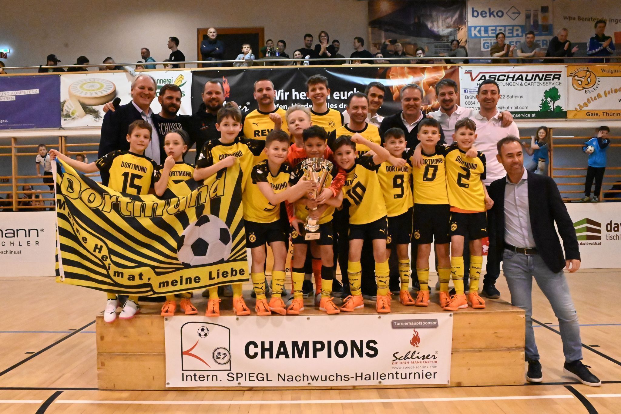 So jubelt Doublesieger Borussia Dortmund. 