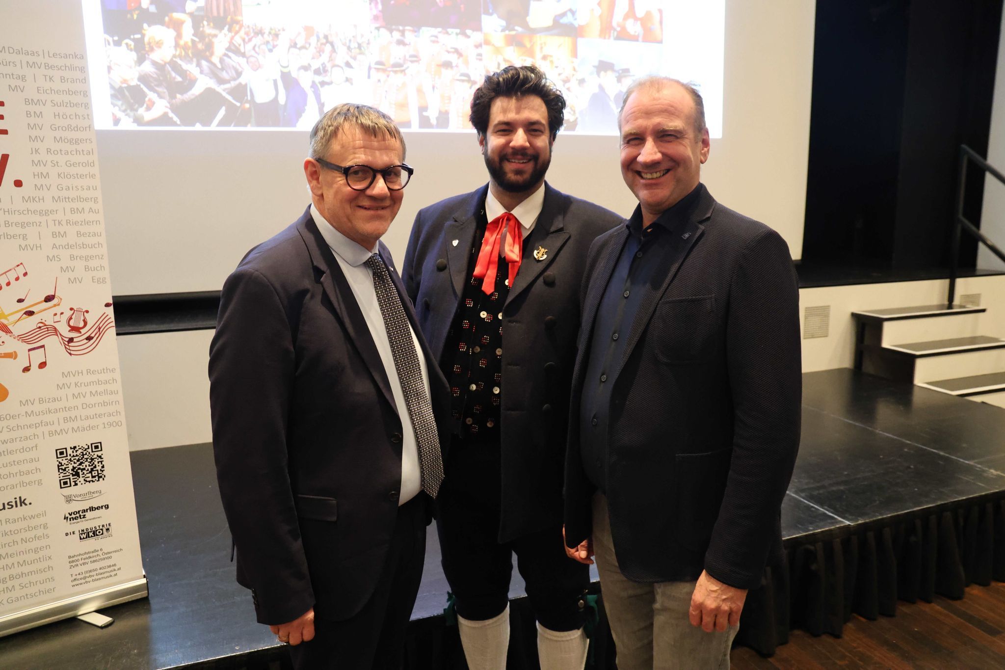 BR Christoph Thoma, Abgeordneter Cenk Dogan, Kapellmeister Thomas Ludescher.