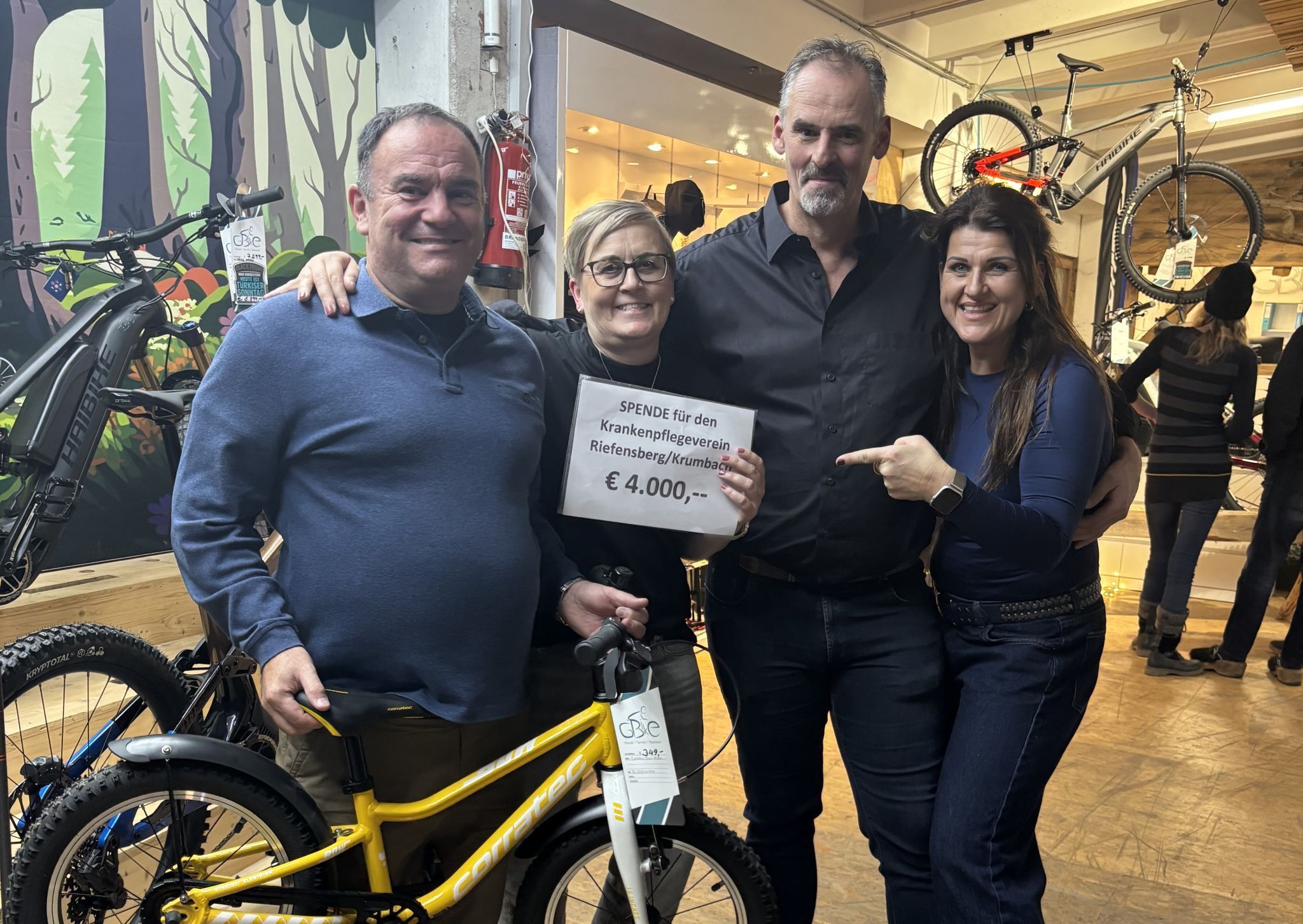 Spendenübergabe bei GBike: Patrick Fink, Martina Faißt, Günther Berkmann, Petra Heim-Meusburger