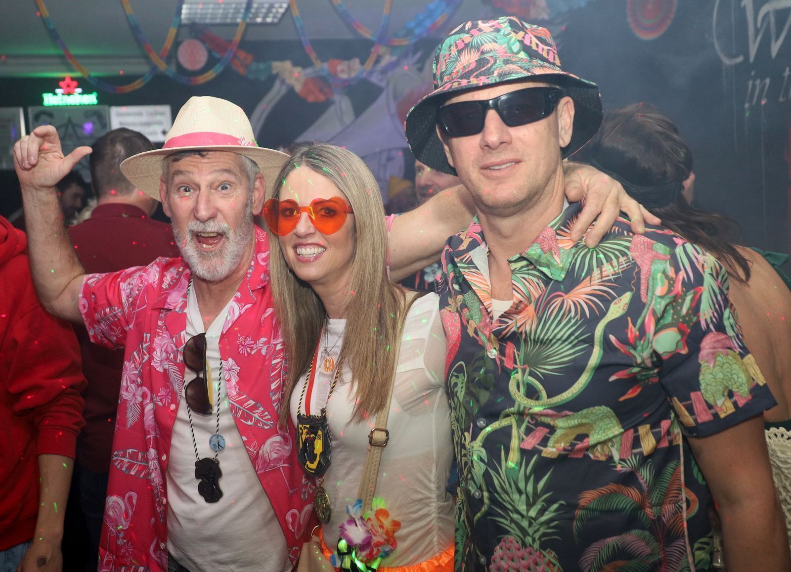 Prinzessin Tanja feiert mit ihrem Prinz Oliver (re) und Gefolgsmann mit