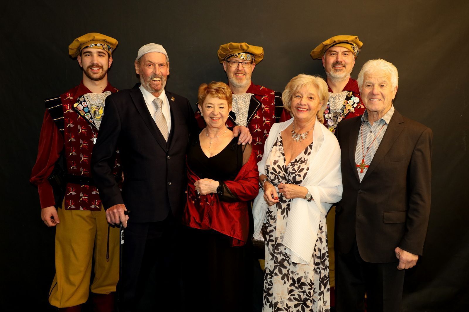 Prinzen der Ersten Stunden: Prinz Ferdinand der 1. (1977) (re), Prinz Norbert der 2. (1978) (2vl) mit Gattinnen und Raubrittern