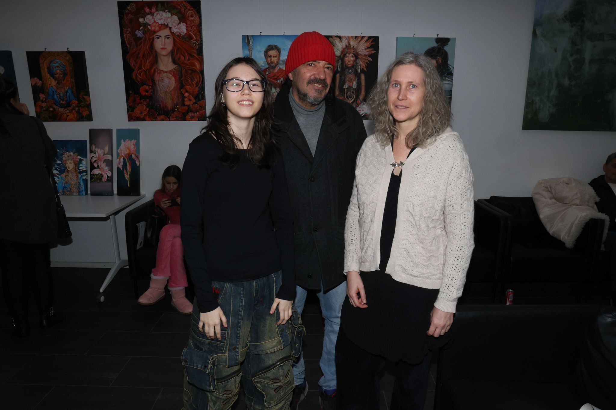 Künstlerin Emma Greußing, Mario Levstock, Caroline Greußing.