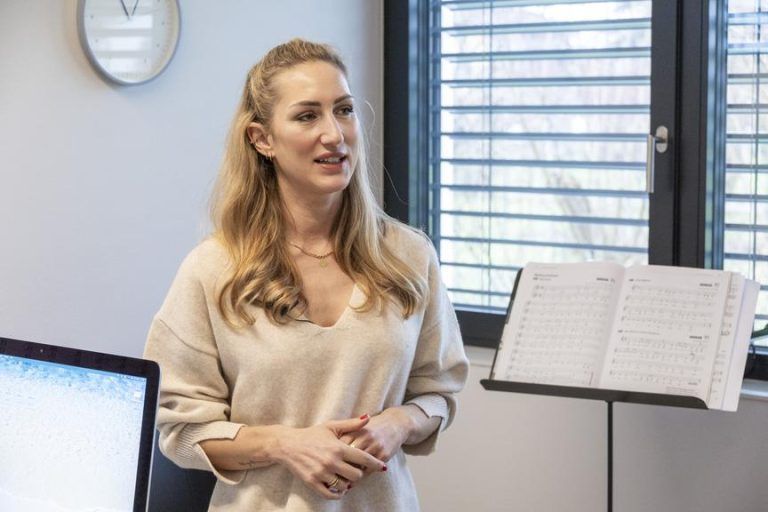 So lebt Schlagersängerin Ela Zuberi abseits der Partybühnen