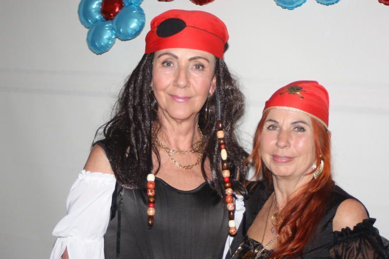 Zwei Piratinnen waren auch dabei. 
