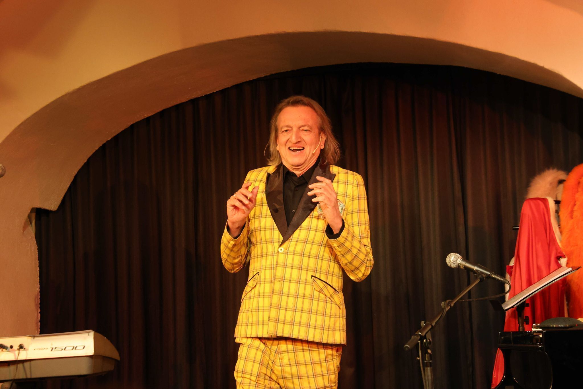 Der Künstler schöpft mit viel Phantasie aus einem großen inhaltlichen und musikalischen Fundus.