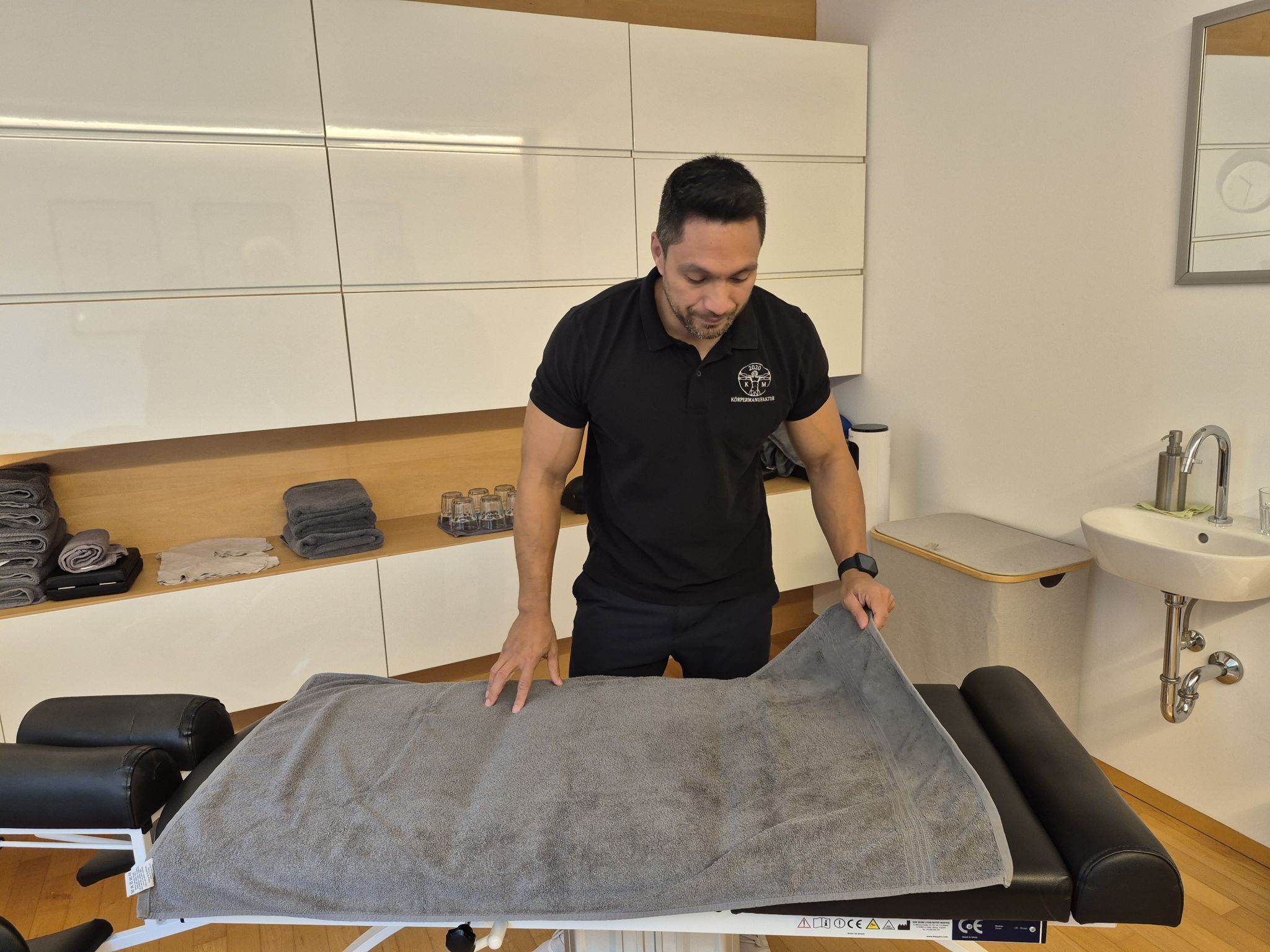 Jede Behandlung beginnt mit dem genauen Hinsehen, Hinhören und Verstehen. 