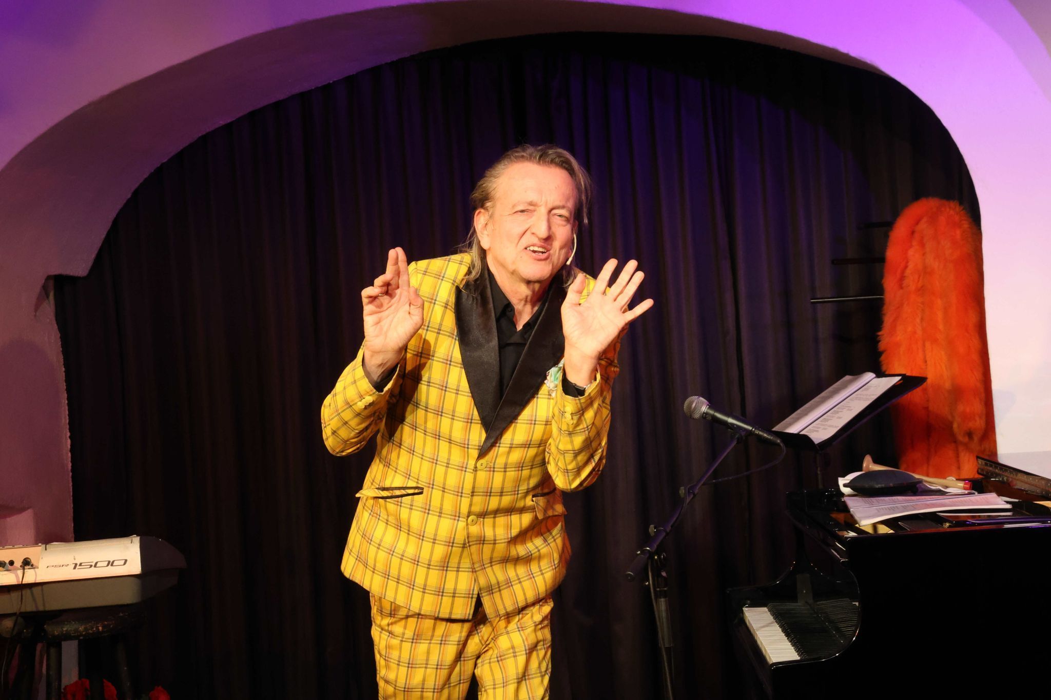 Das durch diverse Kostüme ergänzte aktuelle Bühnengewand.