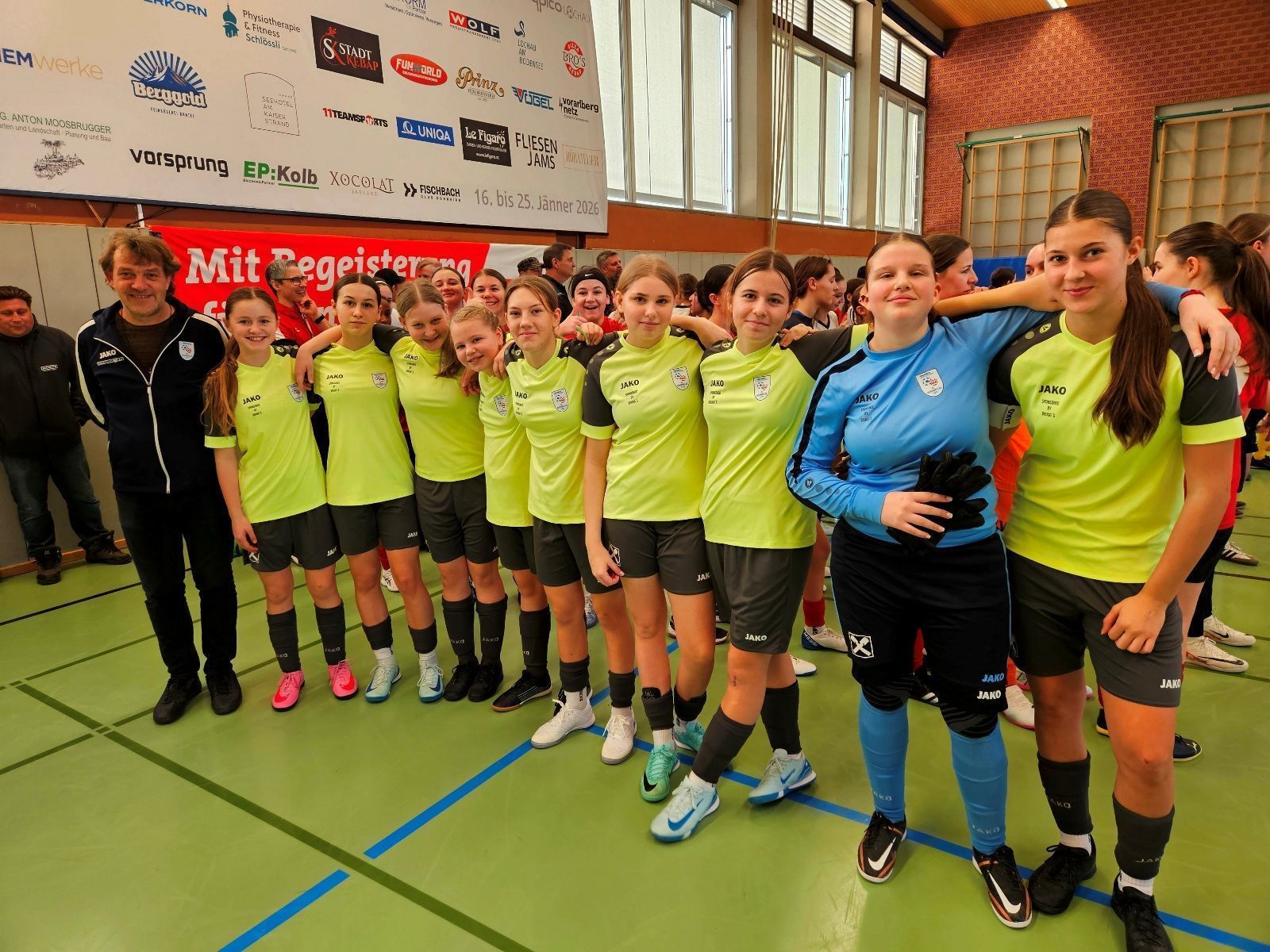 Toller 2. Platz für das U16 Mädchenteam der SPG Leiblachtal mit Trainer Harald Moritz.