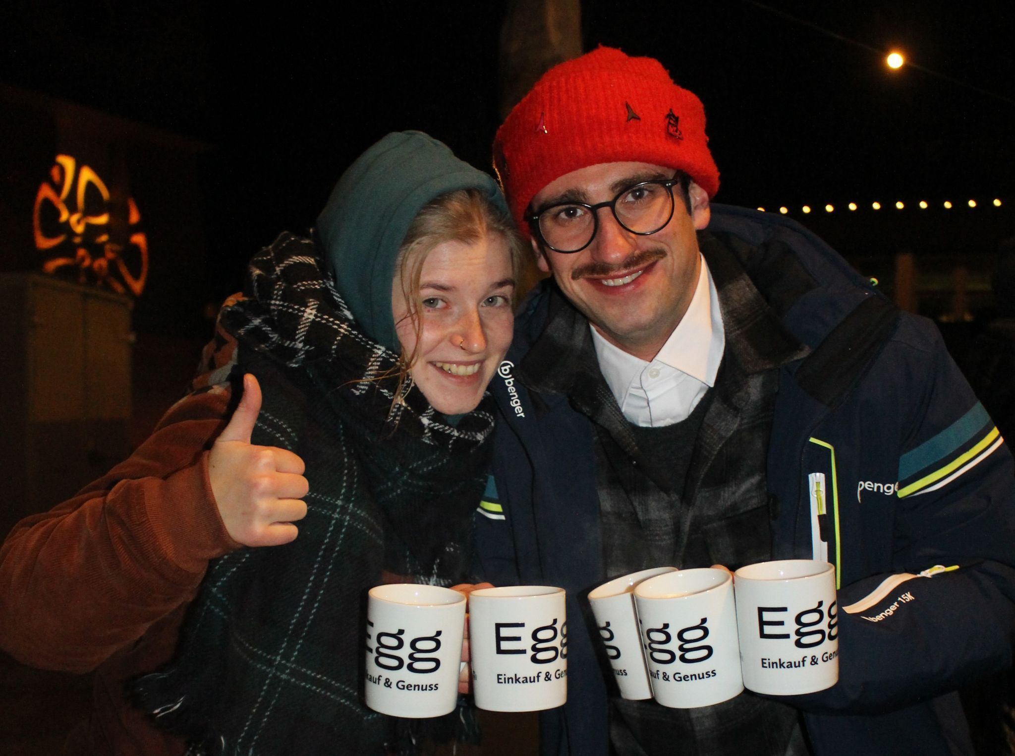 Nach dem Mitternachtssekt dann doch lieber wieder wärmenden Glühwein . . .