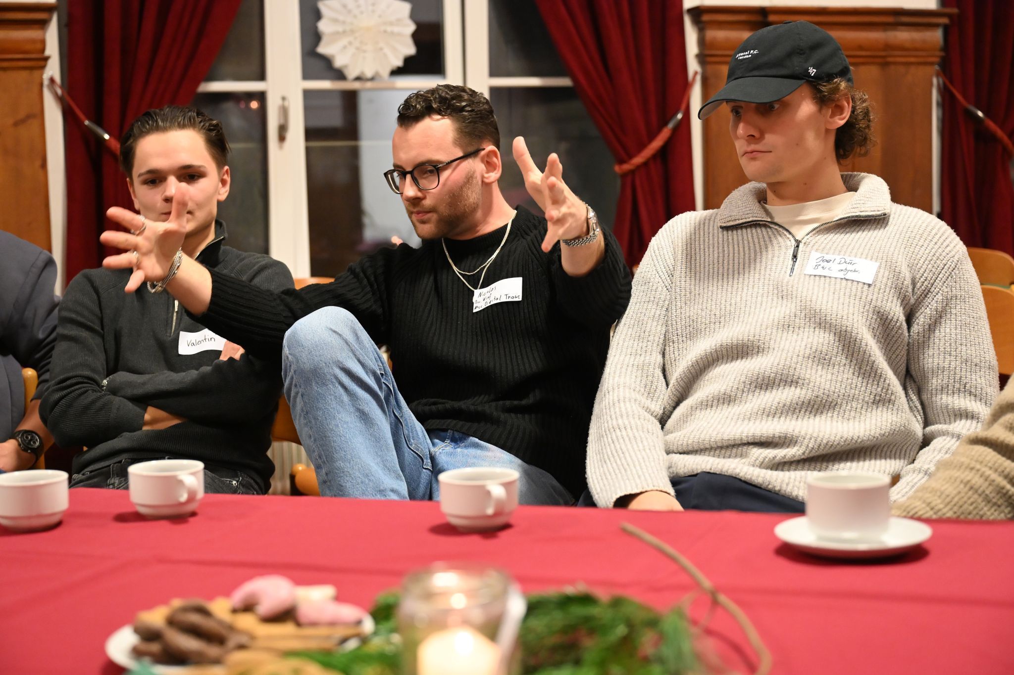 Alumni erzählten von ihren Entscheidungen, Herausforderungen und Erfolgen nach der Schule.