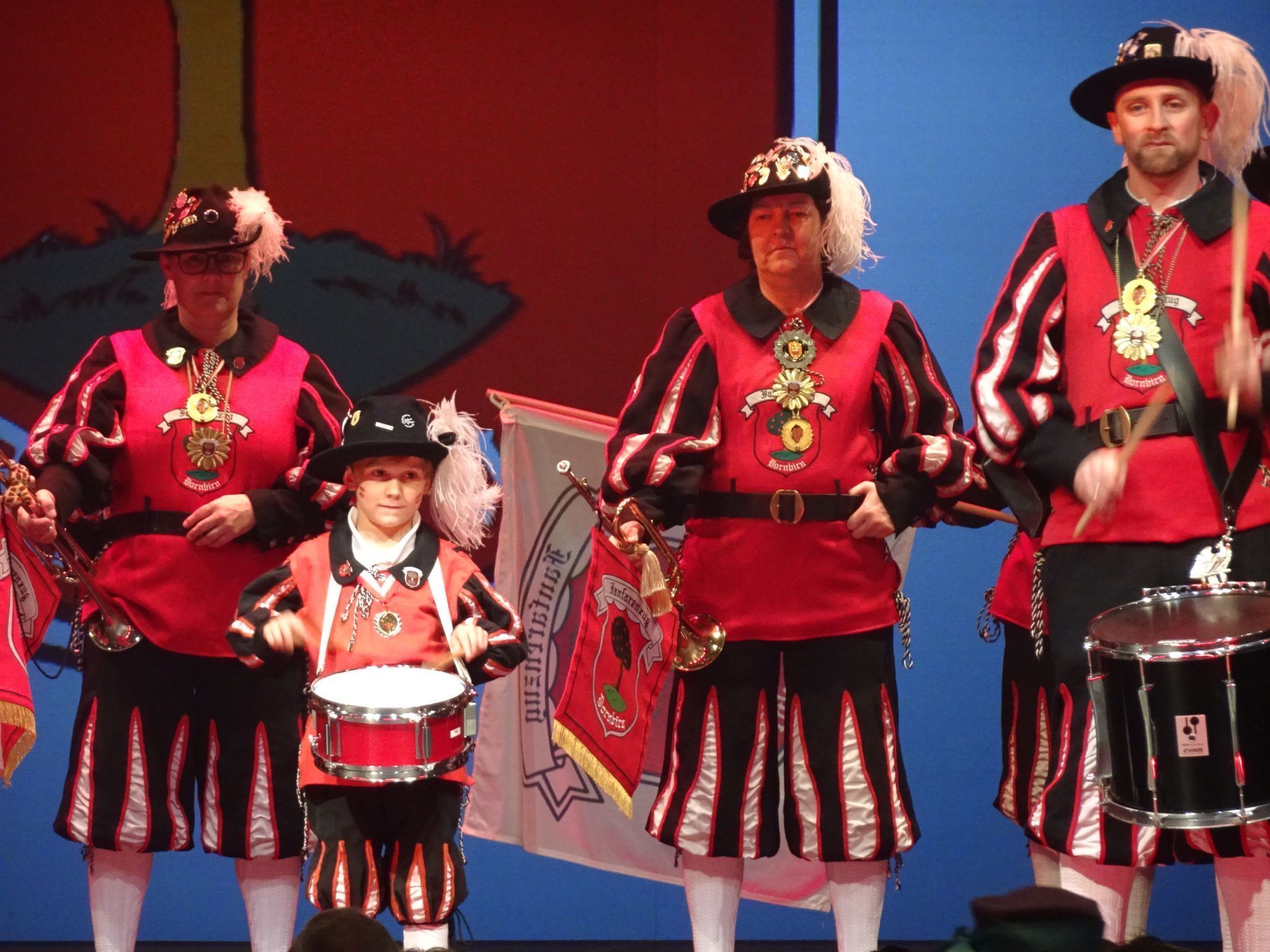 Der Dornbirner Fanfarenzug eröffnete wie immer den Narrenabend.  