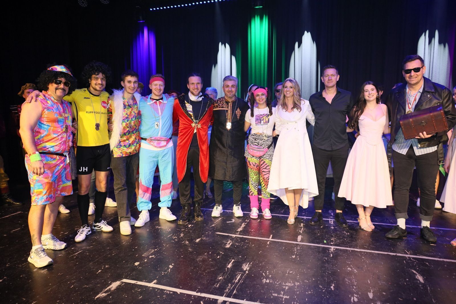 neue Ordensträger beim Fuassballerball