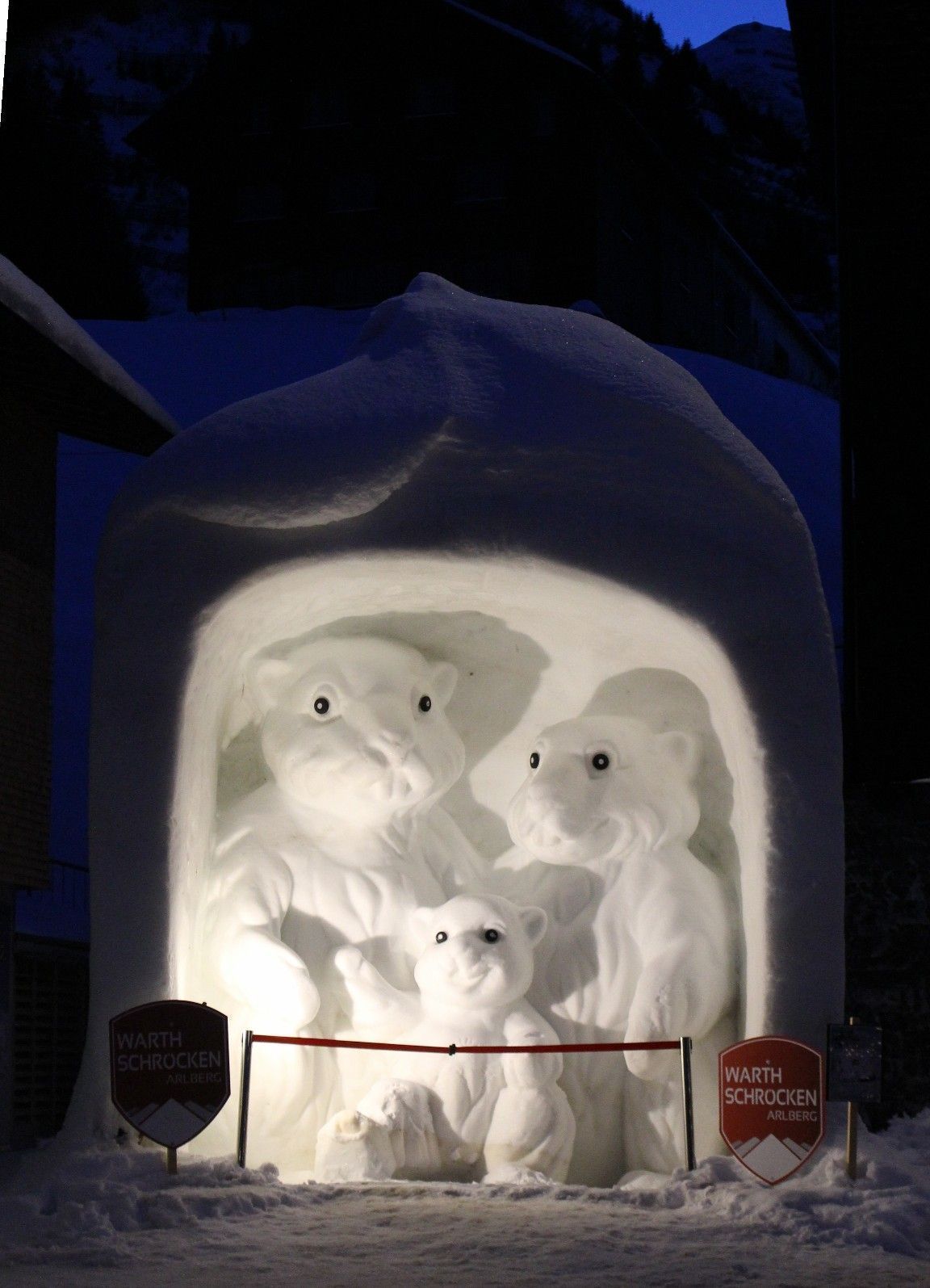 Bei Nacht hat der hell ausgeleuchtete Murmelibau einen ganz besonderen Reiz.