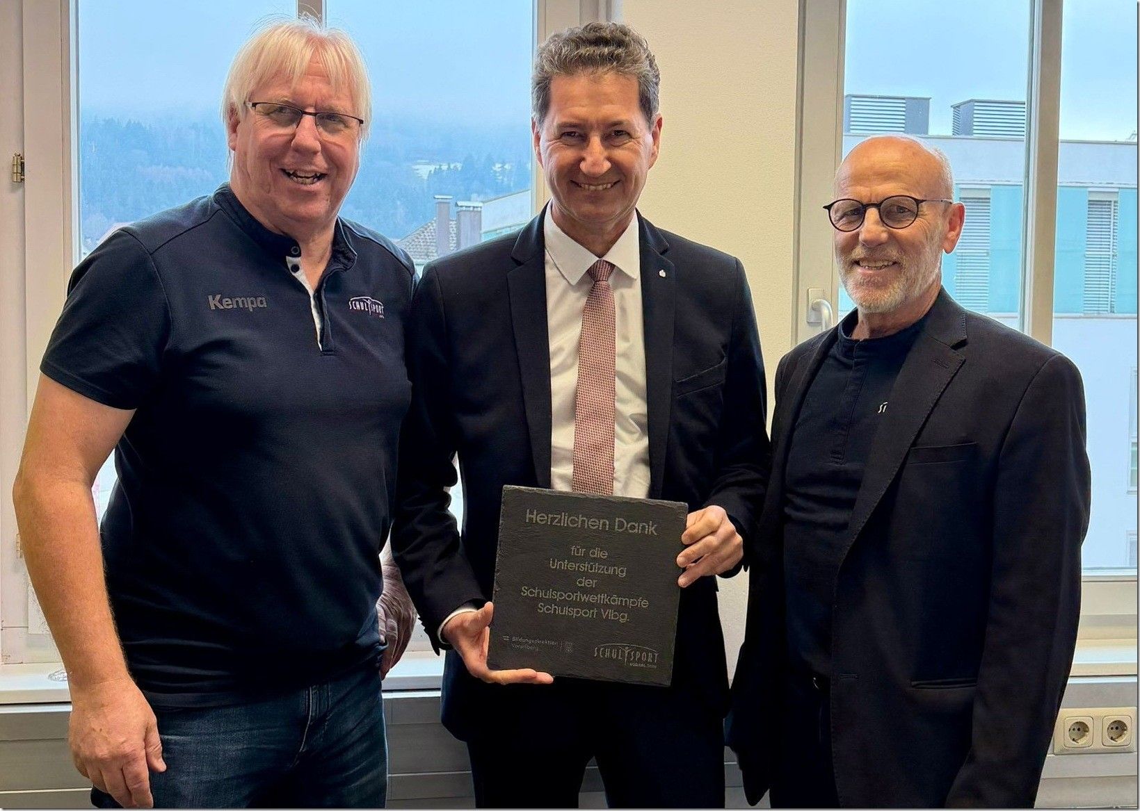 Vertragsunterzeichnung verlängert: Christoph Neyer, Harald Giesinger und Conny Berchtold. 